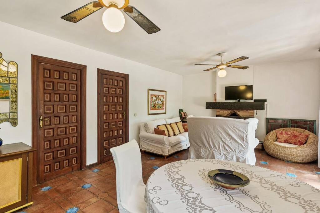 Villa Grand Mansion With Tropical Park Marbella