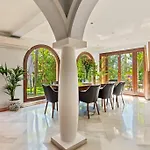 Grand Mansion With Tropical Park