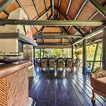 Grand Mansion With Tropical Park