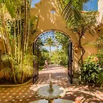 Grand Mansion With Tropical Park